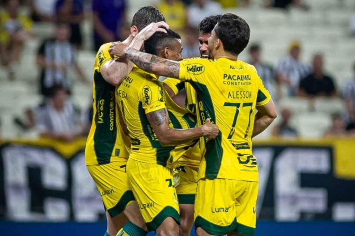 Mirassol surpreende enquanto Bragantino enfrenta queda no Brasileirão — Mirassol impressiona no Brasileirão com 9 jogos invicto, enquanto Bragantino amarga sequência negativa e sai do G4.