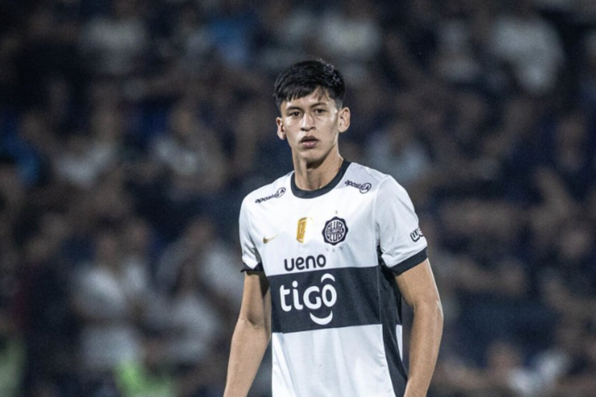 Vasco acerta com promessa do Olimpia — Brayan Grance, promessa de 18 anos do Olimpia, reforçará o meio-campo do Vasco por empréstimo com opção de compra.