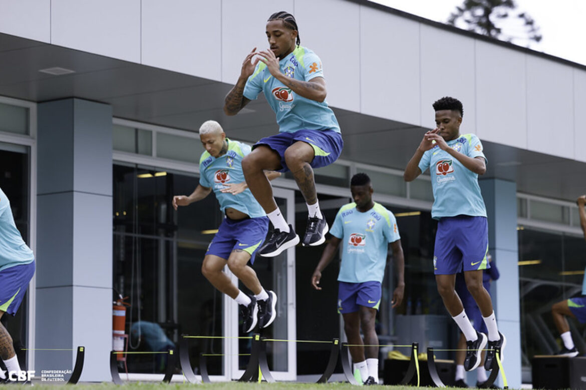 Ancelotti e o impacto da Premier League na seleção brasileira — Técnico Ancelotti aposta em jogadores da Premier League, dando à seleção brasileira sua formação mais "inglesa" do ciclo.