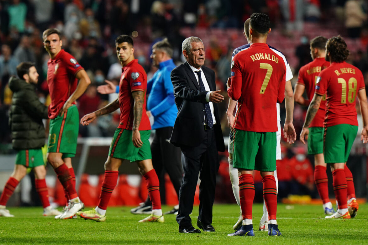 fernando-santos-enfrenta-nova-demissao-sem-vitorias Fernando Santos enfrenta nova demissão sem vitórias — Fernando Santos, ex-campeão da Euro 2016 com Portugal, sofre nova demissão, agora na seleção do Azerbaijão, após 11 jogos sem vitórias.