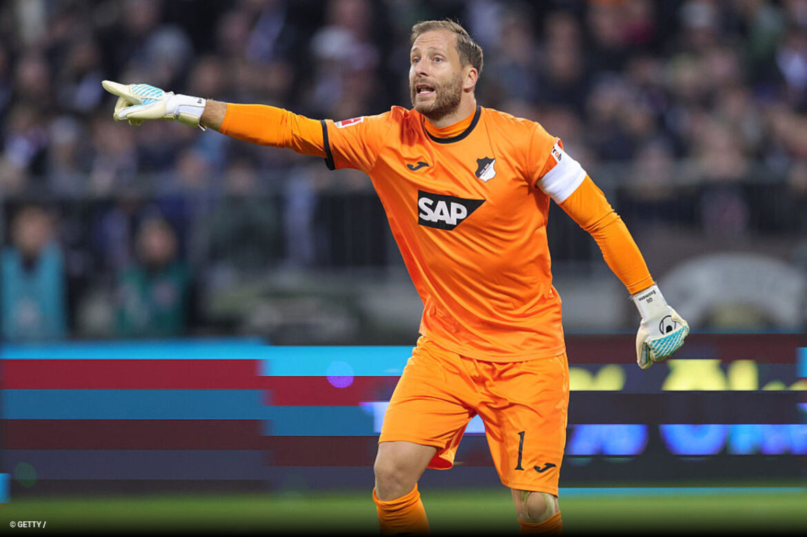 Baumann alcança 500 jogos na Bundesliga — Oliver Baumann soma 500 jogos na Bundesliga e busca superar o recorde de Charly Körbel, consolidando sua marca no futebol alemão.