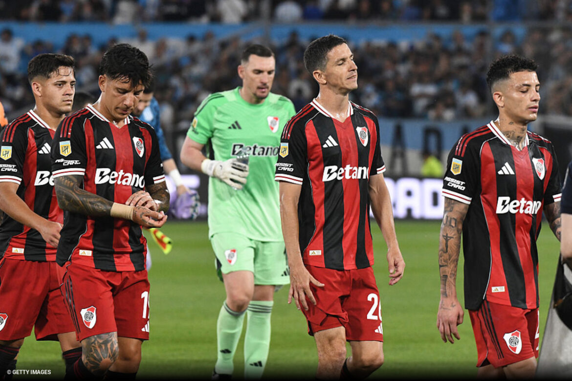 River é eliminado nos acréscimos e pode ficar fora da Libertadores — River Plate encerra 2025 com eliminação no Clausura e riscos de ficar fora da Libertadores, após duro revés contra o Racing.